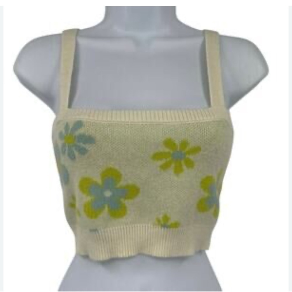 Witty Fox Size Large Young Contemporary Floral Knitted Crop Top. New With Tags